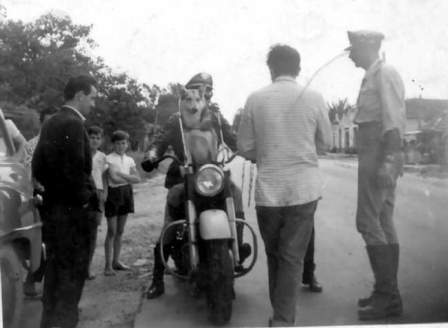 Vigilante Rodoviário® 1961 - Ary (de costas) Carlos e Lobo